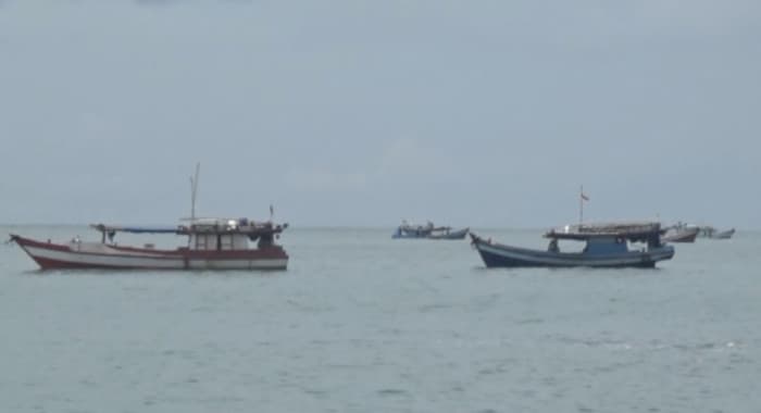 Cuaca Ekstrem Melanda Wilayah Selatan Pacitan, Perahu Nelayan Berlindung