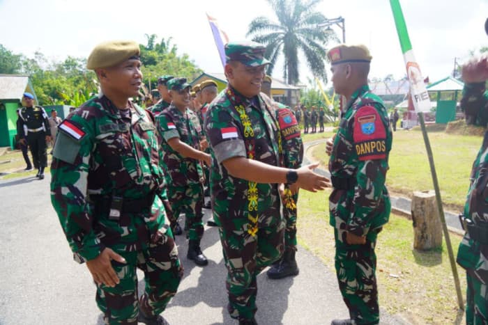 Danrem 121/Abw Lakukan Kunjungan Kerja Perdana Ke Pos Kotis Gabma Entikong