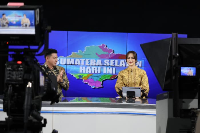 Peringati HUT ke-52, TVRI Sumsel Hadirkan Ketua GOW Palembang Jadi Penyiar Berita