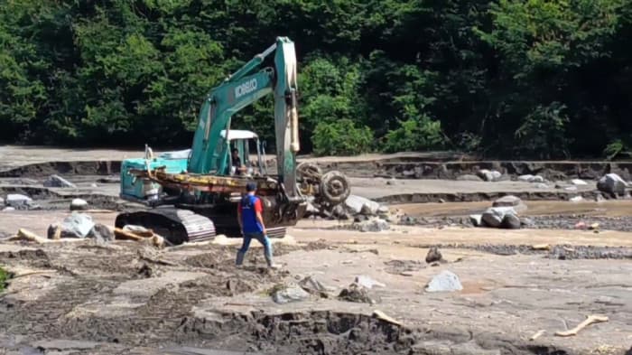 Alat Berat Percepat Pencarian Korban Lahar Merapi