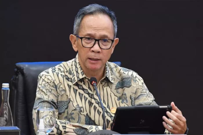 Ketua OJK Mahendra dan Dua Pejabat Mengundurkan Diri