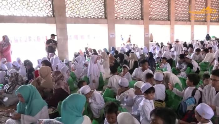 Ribuan Anak Yatim Nikmati Makan Bergizi dari Daging Kurban Presiden dan Wapres