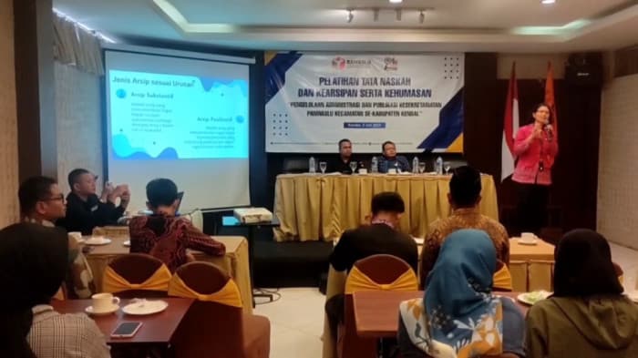 Panwascam Dilatih Untuk Meningkatkan Kapasitas Pengelolaan Administrasi dan Publikasi