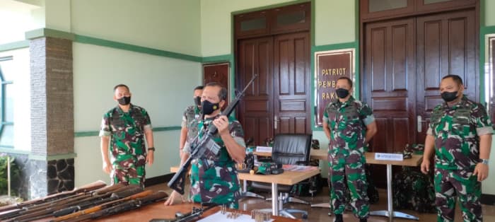 Kodam XVIII Kasuari Berhasil Amankan Belasan Senjata Api dan Amunisi 