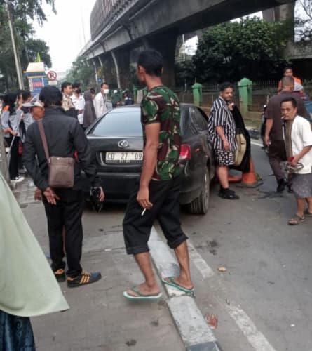 Polisi Dalami Kasus Kecelakaan Mobil Lexus Pelat Kedutaan Besar Luar Negeri di Koja