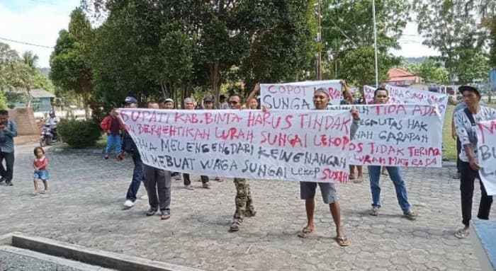 Tuntut Kejelasan Status Lahan, Warga Demo Kantor Lurah Sei Lekop Bintan