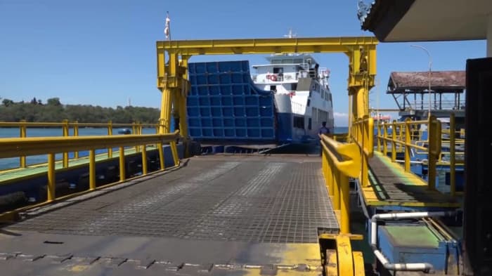 Pelabuhan Padang Bai Mulai Dipadati Para Pemudik yang Balik Lebih Awal