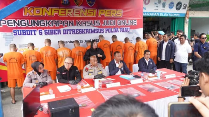 Judi Online Berkedok Game: 12 Tersangka Dibekuk, Omzet Capai Miliaran