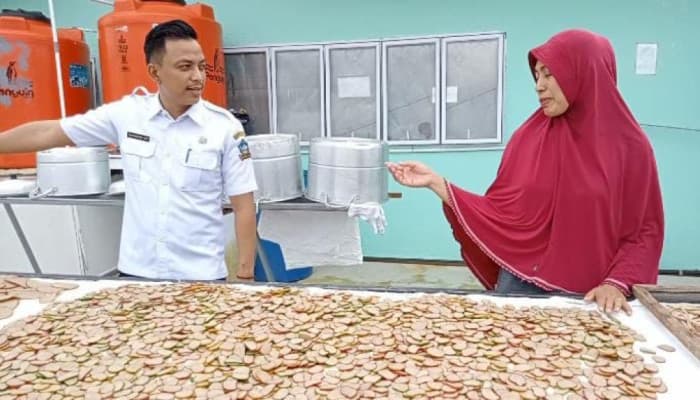 Pemasaran Kerupuk Ikan Sei Lekop Bintan Tembus Pasar  Malaysia Dan Singapura