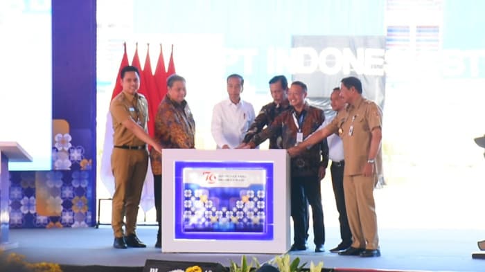 Presiden Jokowi Resmikan Pabrik Bahan Anoda Baterai Lithium di Kendal: Langkah Besar dalam Ekosistem Kendaraan Listrik Indonesia