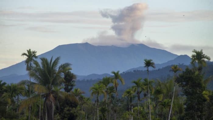 Gunung Marapi Meletus, Hujan Abu dan Batu Melanda 14 Kecamatan di Agam