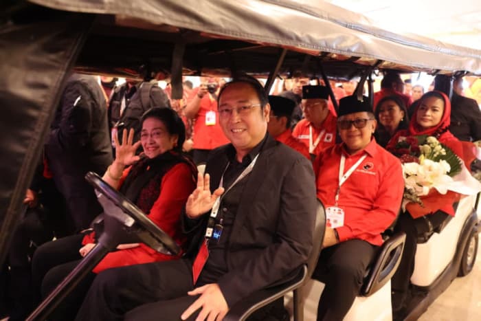 Megawati Hadir di Rakernas PDI Perjuangan Didampingi Putranya