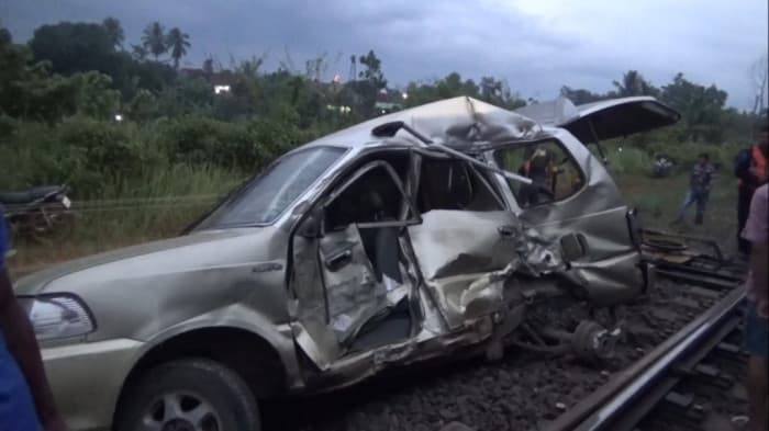 Mobil Tertabrak KA Babaranjang di Abung Jayo, 2 Penumpang Selamat