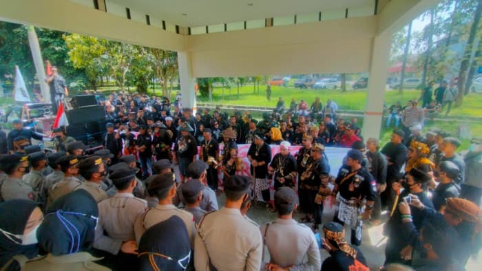 Demo Arteria Dahlan di Gedung DPRD Tasikmalaya