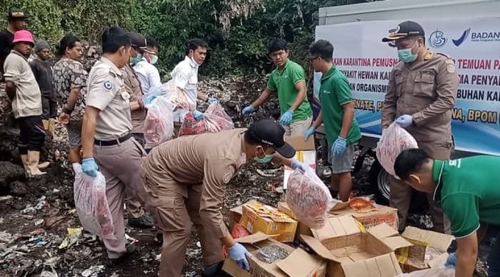 Polres Ternate dan Balai Karantina Musnahkan Produk Makanan Tak Berizin