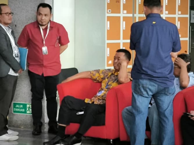 KPK Periksa Sekda Bandung Ema Sumarna Terkait Dugaan Korupsi CCTV Bandung Smart City