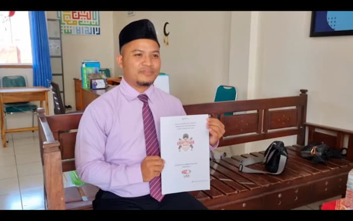 Medsos Ramai Photo Santriwati Bersenjata Di Sekolahan