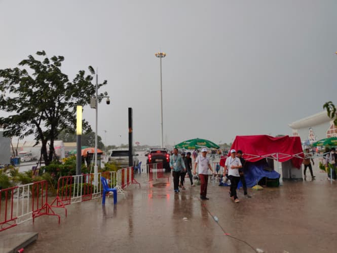 Jelang Upacara Penutupan SEA Games 2023 Kamboja, Stadion Morodok Techo Dilanda Hujan Angin